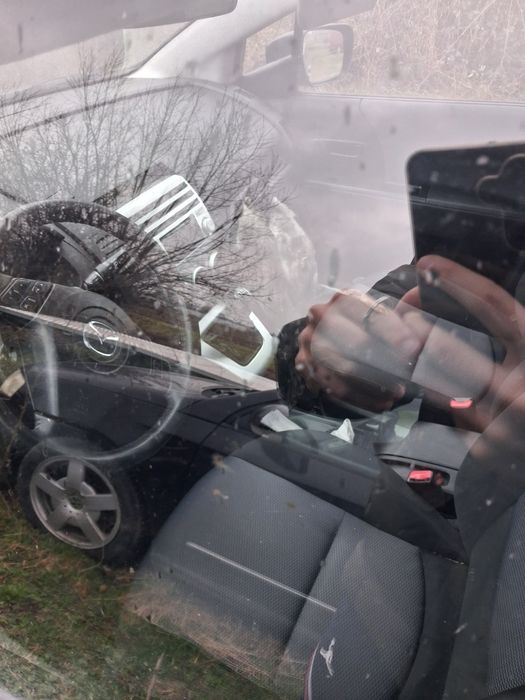 Vand mazda 5 cu motor defect