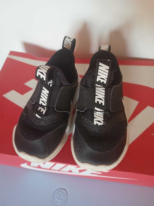 Маратонки Nike Air и Adidas 21 номер