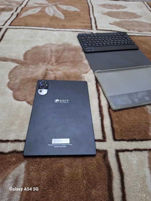 Планшет с клавиатуры продаётся новое состояние куплен год назад