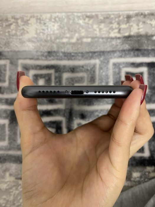 Продам iPhone 11