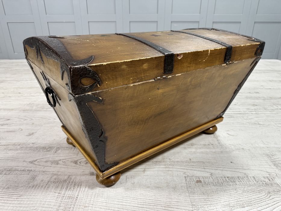 Старинен сандък масив К010