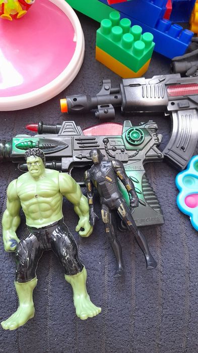 Продам игрушки в отличном состоянии