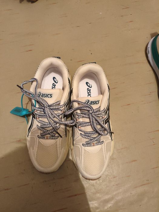 Кроссовки Asics (Стиль Y2K / Ретро-раннеры)