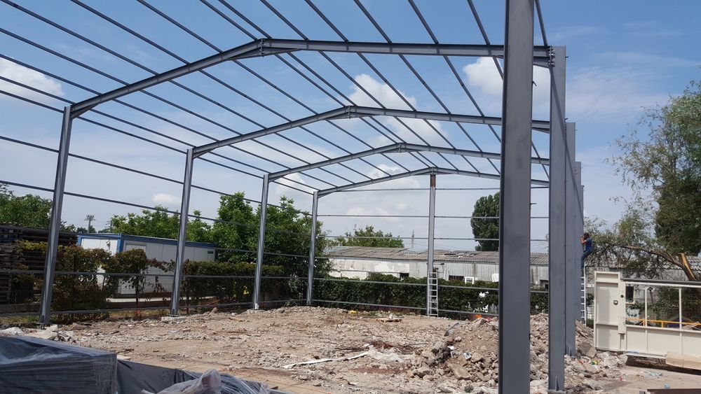 Vând structura metalica