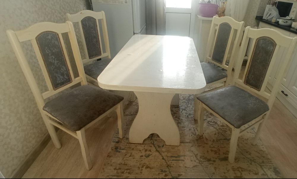 Стол и стулья для кухни (доставка есть)