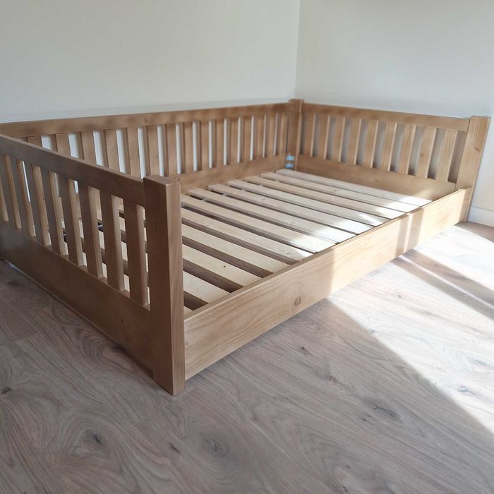 TRANSPORT GRATUIT.Pat din lemn masiv.Cod 221