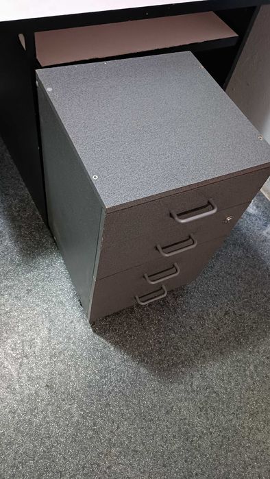 Тумбочки офисные б/у в хорошем состоянии.