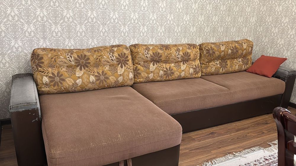 Тез арада сатылады диван, стол, шифонер