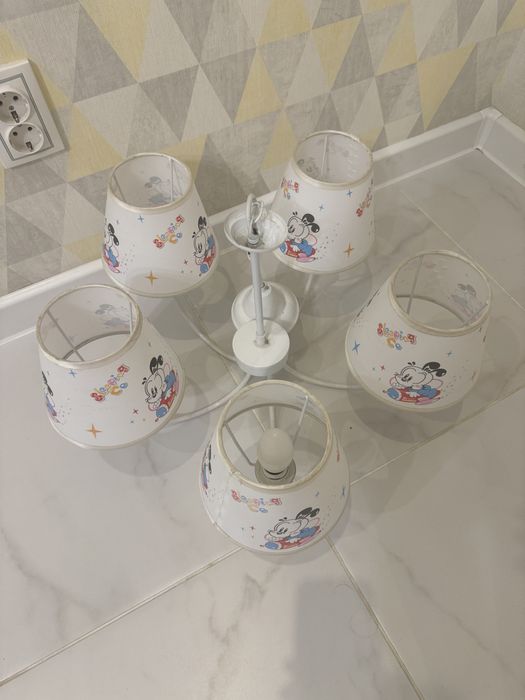 Продам люстру в детскую
