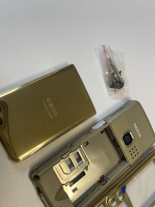 Vând carcasa Nokia 6300 Sirocco Gold