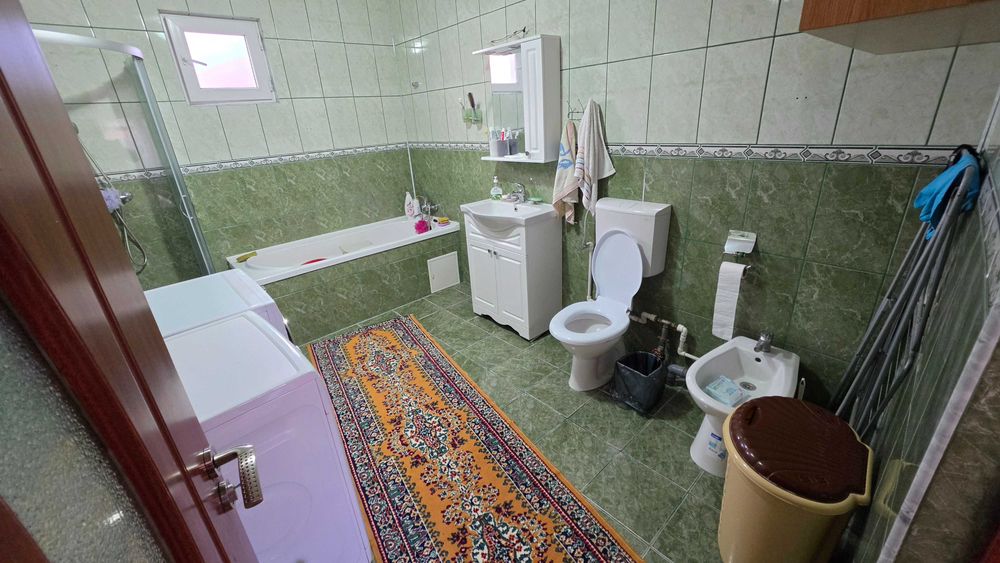 Casa de vanzare sau schimb cu apartament + diferenta