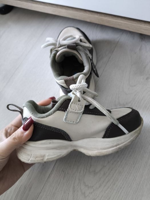 Продам детские кроссовки