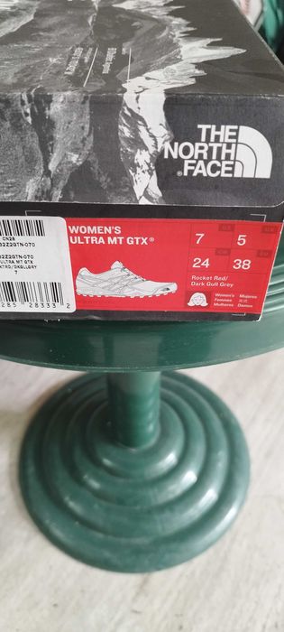 Нови дамски маратонки North Face