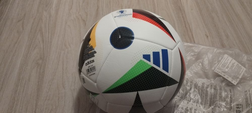Оригинална топка Adidas 2024 за 25 евро