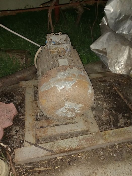 Vând motor trifazic