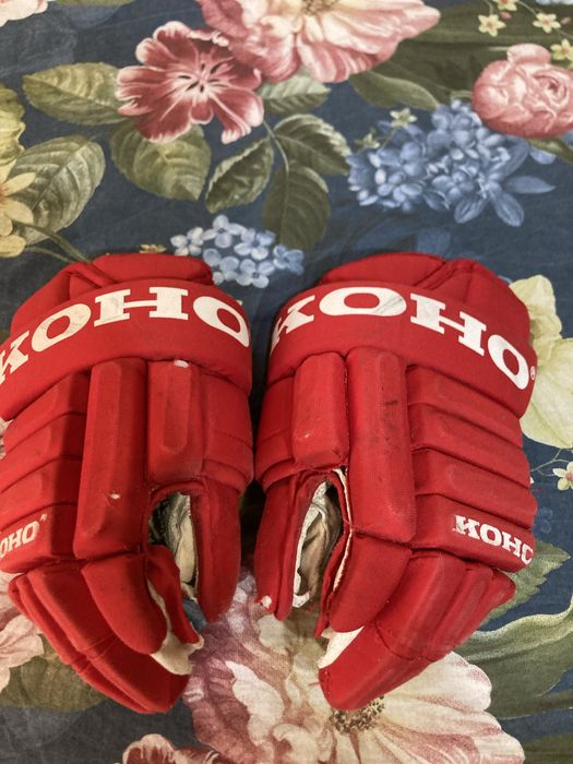 Хоккейные перчатки