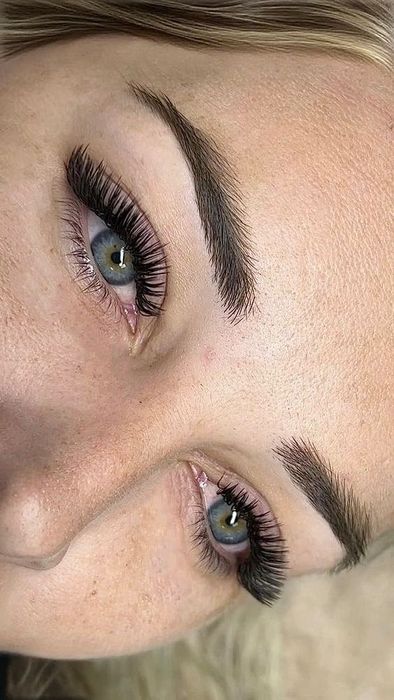 Услуги мастера по наращиванию ресниц