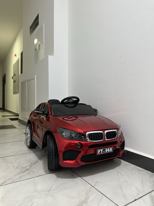 Продам машинку детскую BMW