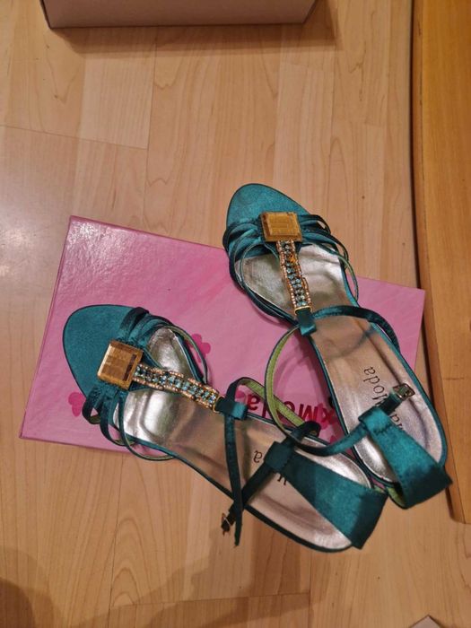 Обувки - Сандали