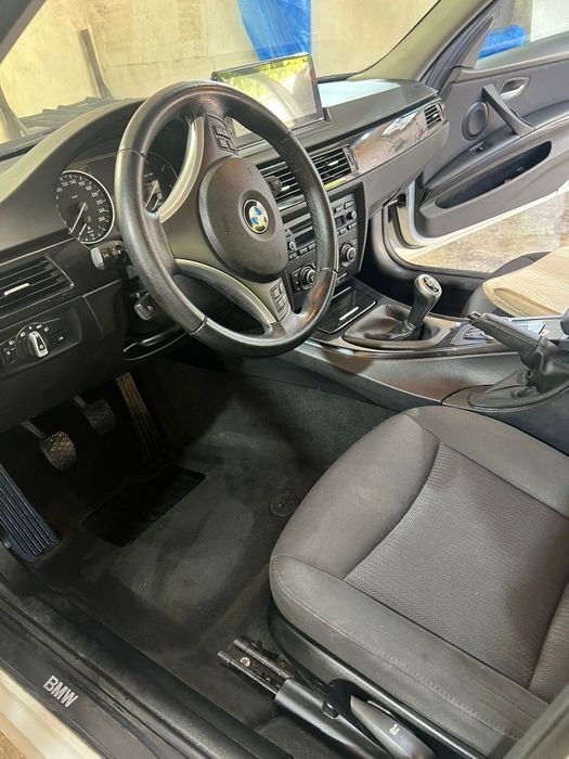 Vand bmw seria 3 an fabricatie  2011