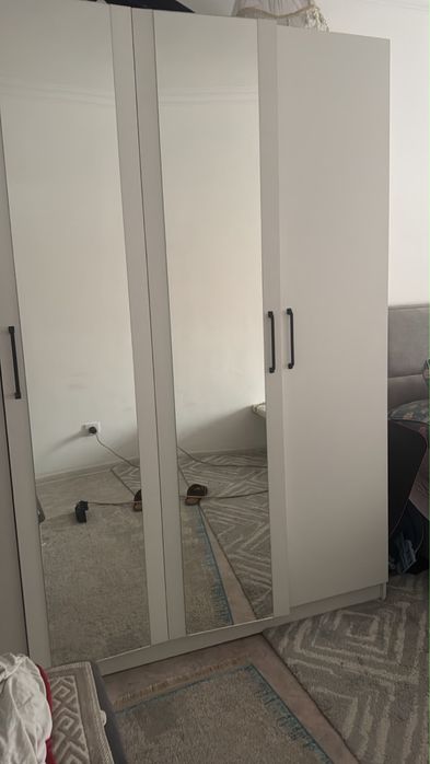 шкаф белый с зеркалом