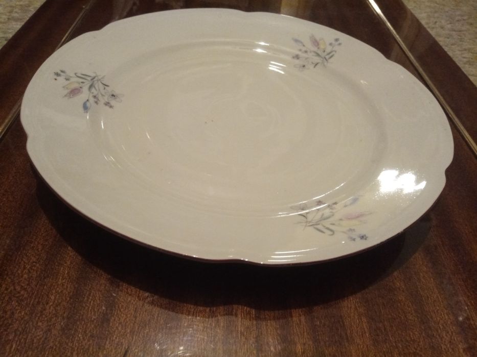 Голяма порцеланова чиния за торта от социализма