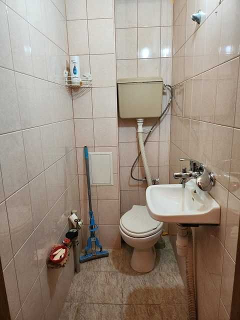 Дава се под наем Едностаен апартамент в Търговище, Център - 35 кв.м за 127.5 € - Снимка #4