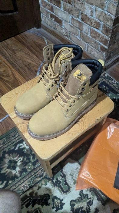 Продается новые мужские зимние сапоги
