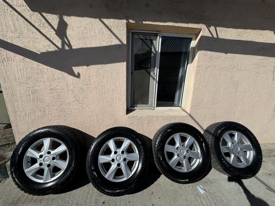 Продам Шины зимние 18 размер от крузака