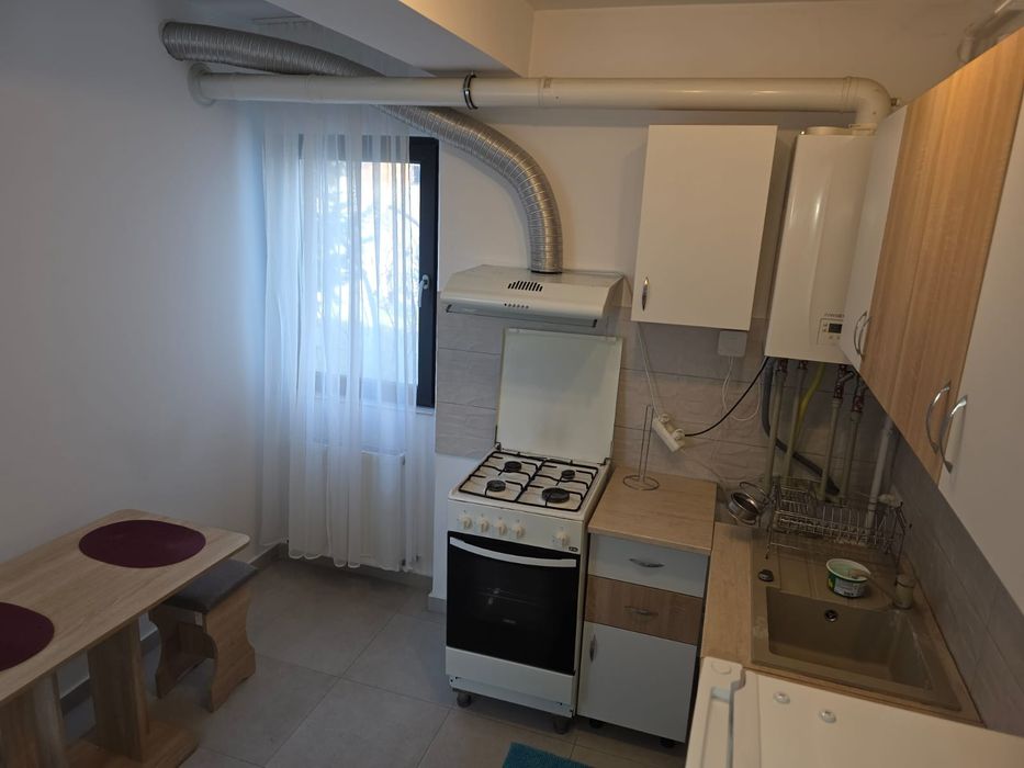 Garsoniera micuta dar coclcheta in bloc nou in Trivale City