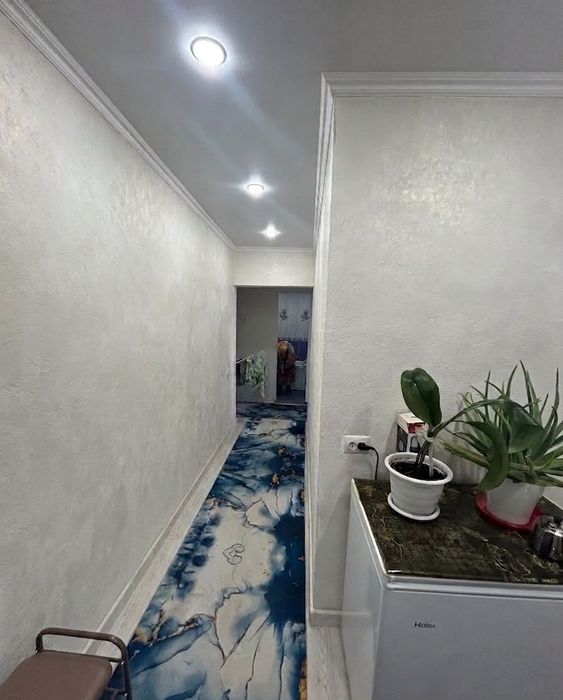 Самал 49 үйден 3 бөлмелі пәтер сатылады.