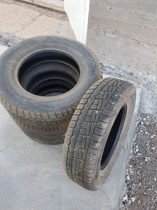 Автошина қыстық дөңгелек. Зимный