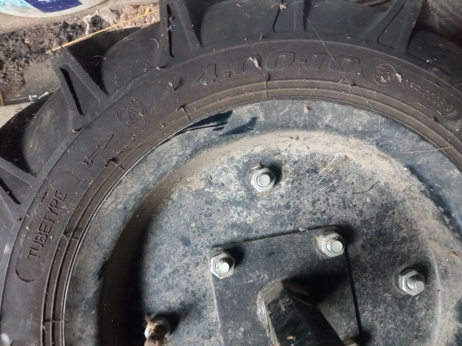 Vand două roți pentru motocultor
