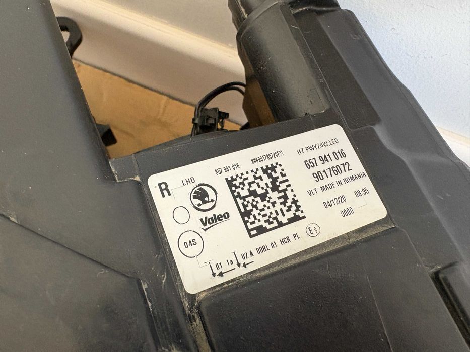 Far dreapta halogen led Skoda Scala dupa 2019 cod 657941016