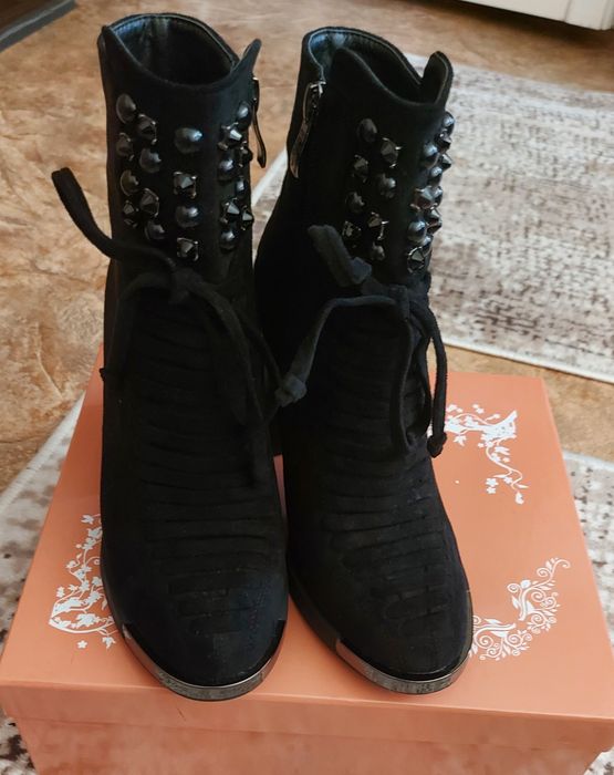 Дамски боти велурени