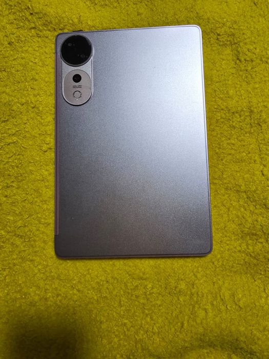 Продаю планшет в розовом цвете