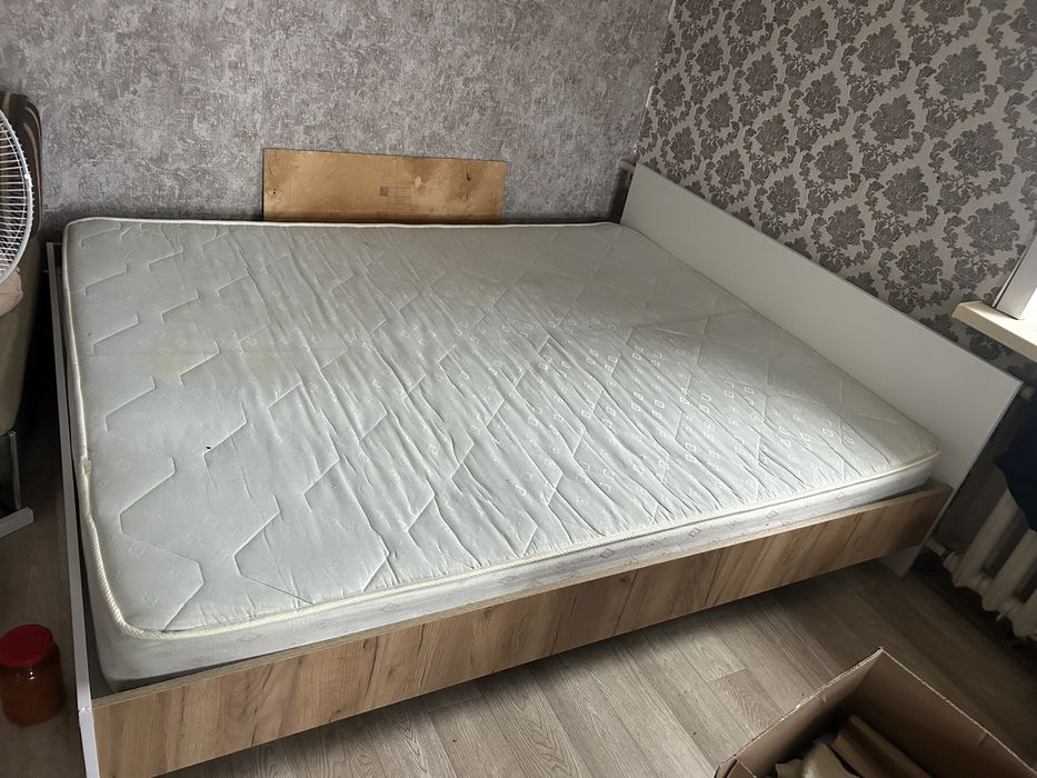 Кравать двухспальный с ортопедичесой матрасом!