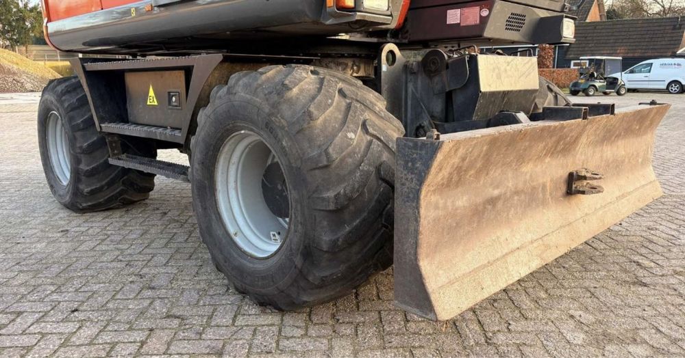 Экскватор HITACHI 140