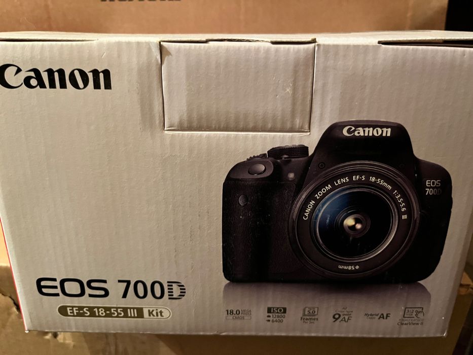 Фотоапарат Canon EOS 700 D