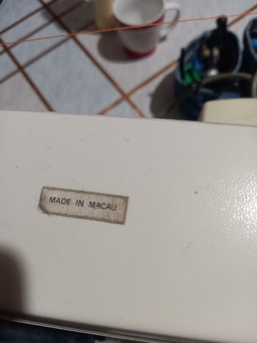 Mașină de cusut din metal