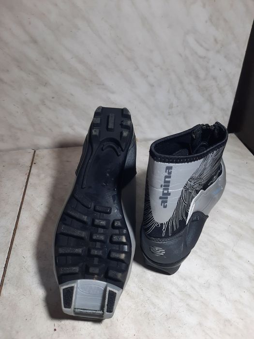 Clapari ghete ski schi fond 34 Thinsulate Alpina marimea  38 NNN
