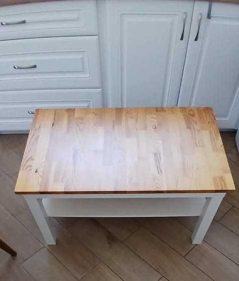 масичка за хол, в бяло и дървесен плот, изгодно!