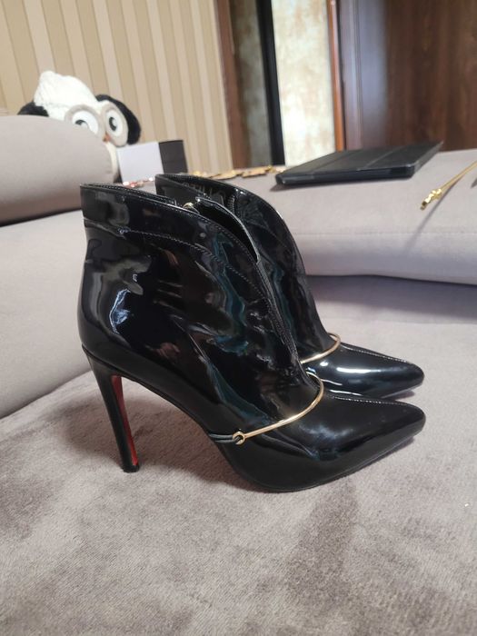 Лачени боти на тънък ток