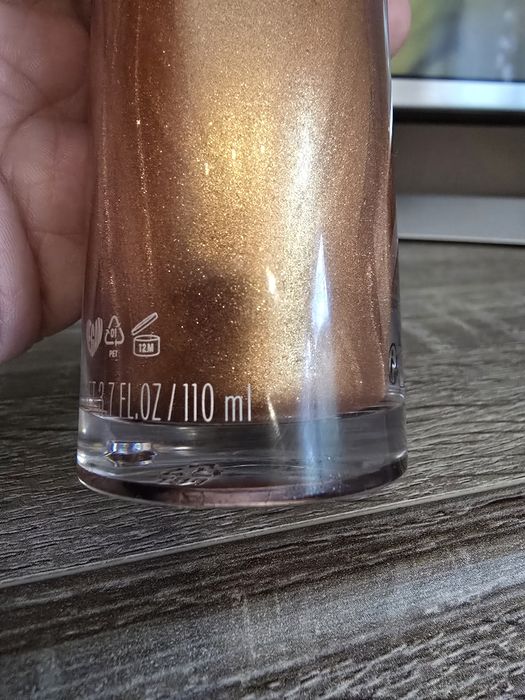 Блестящ лот масла за тяло