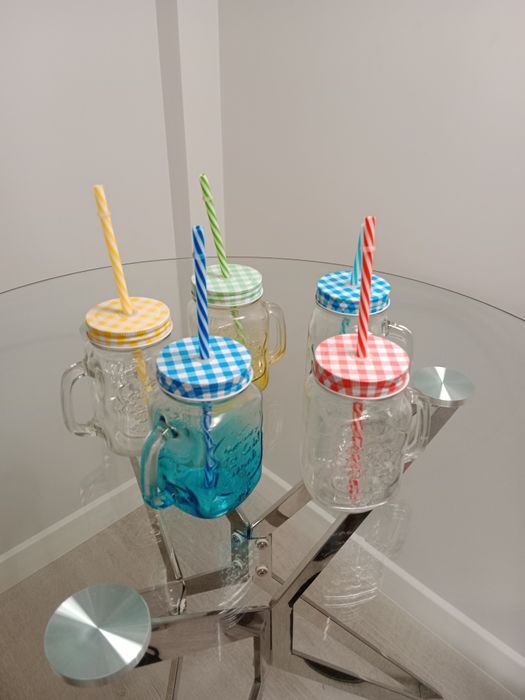 Кружка банка с трубочкой