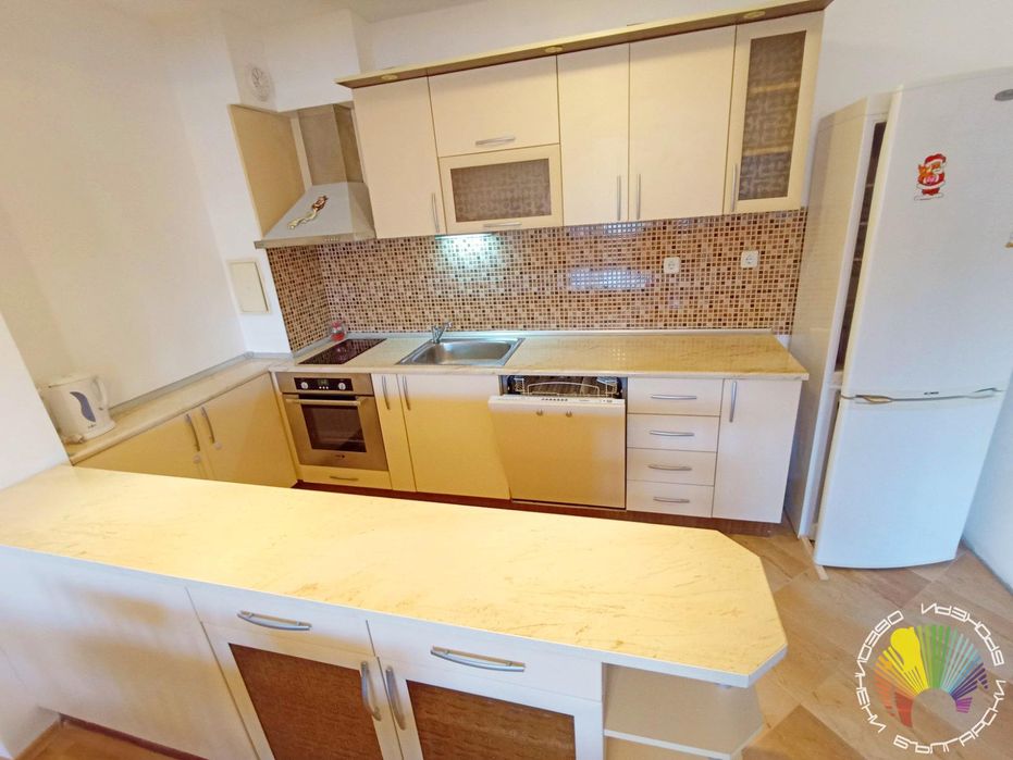 Дава се под наем Тристаен апартамент в Бургас, Възраждане - 120 кв.м за 459 € - Снимка #4