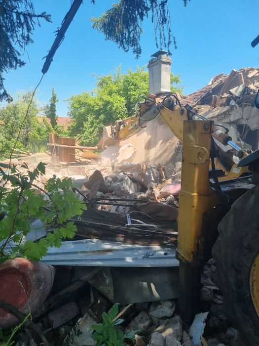 Събаряне на стари згради