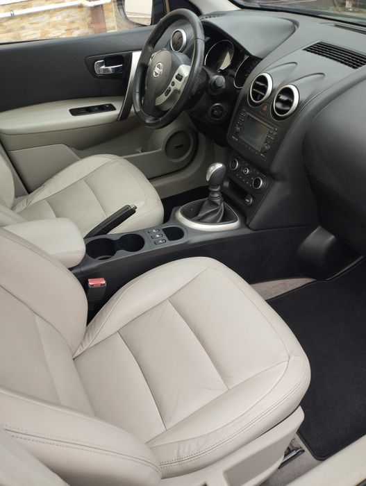 Nissan Qashqai 1,5dci,navigatie,xenon,camera,7locuri,piele cream,stare