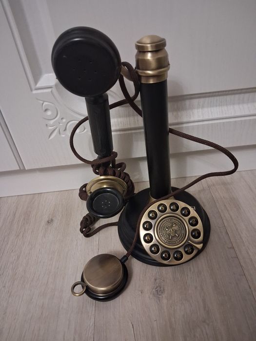 Телефон в старинном стиле рабочий