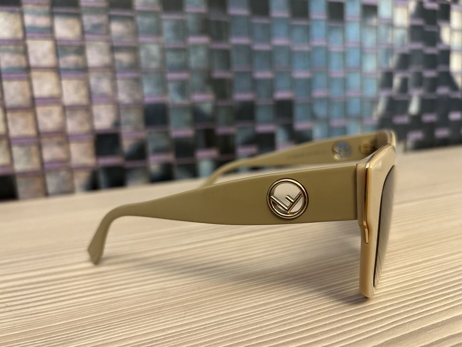 Оригинални дамски слънчеви очила FENDI